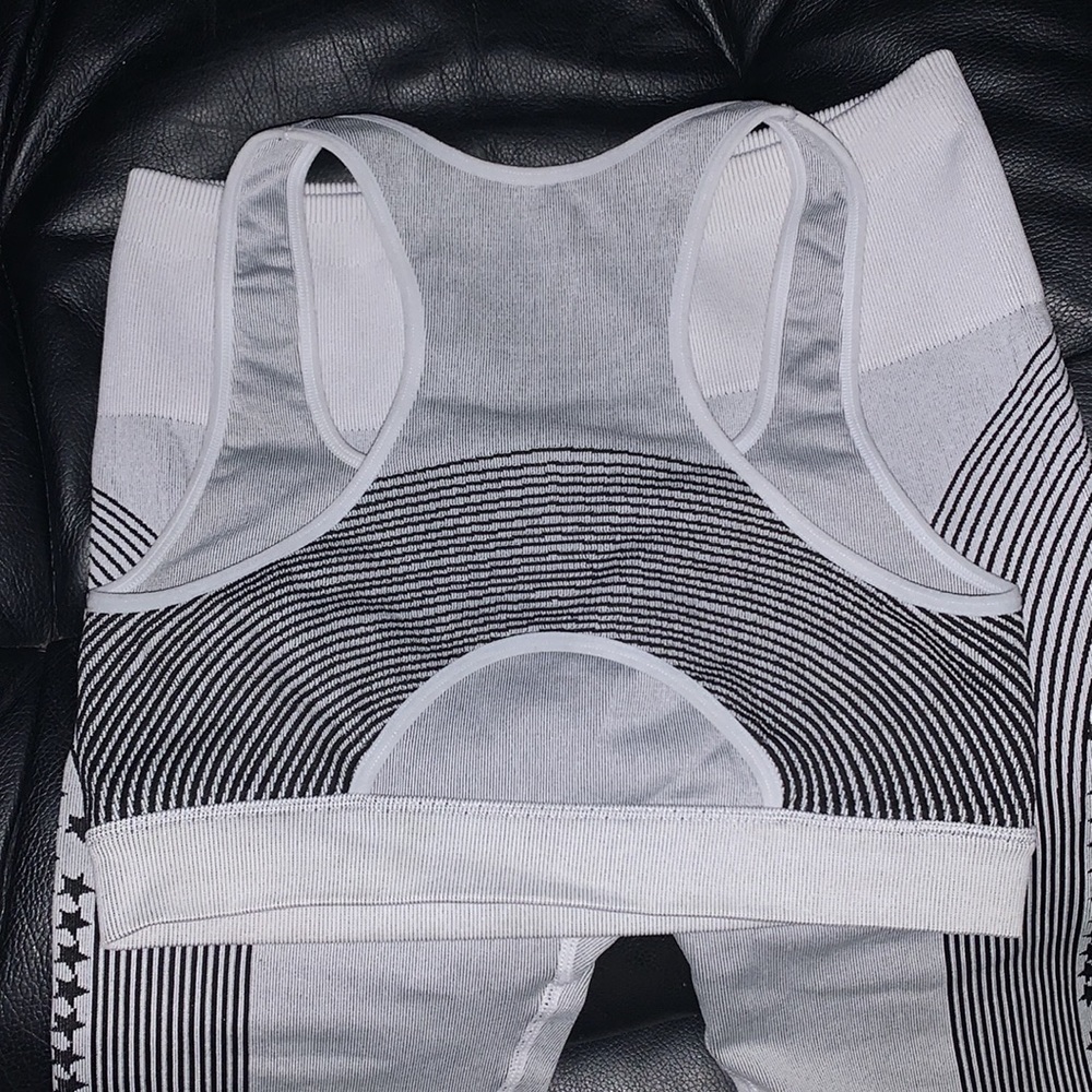 Fabletics Gray And Black Set Size Large Capri Len… - image 3